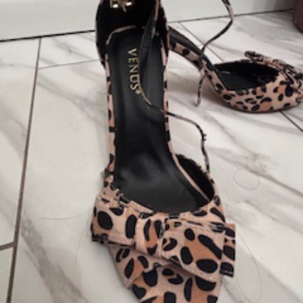 Venus Leopard print heels 8.5